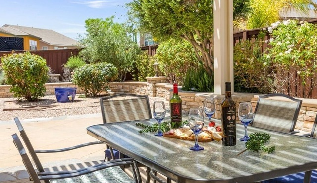 Berry Cabernet - Beautiful Home in Winchester