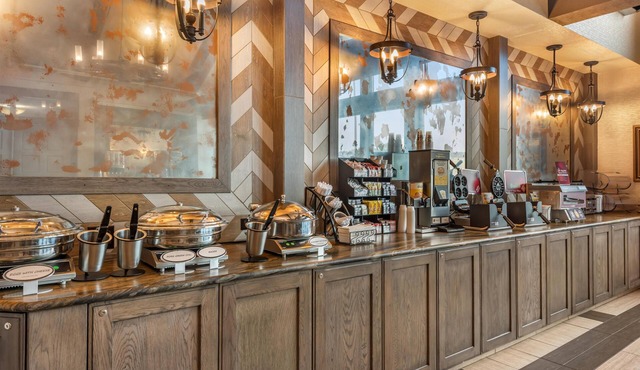 Best Western Plus Silver Saddle Inn