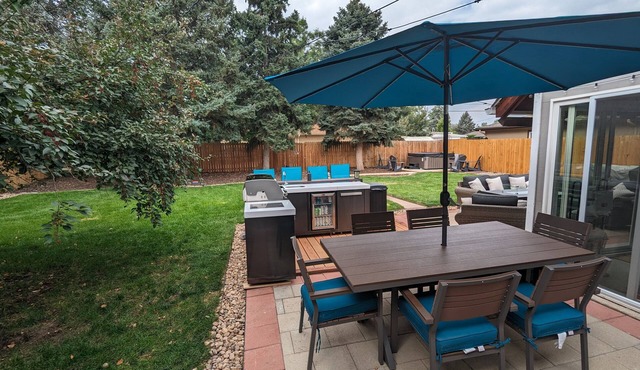 Best Yard in Denver - Hot Tub & Outdoor Kitchen!