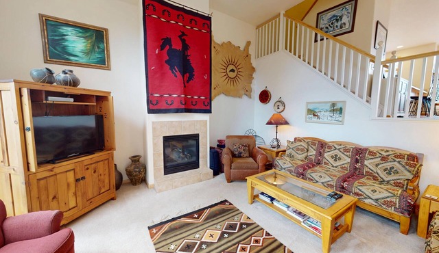 Big End Unit, Deck! Near Lake Trail. Easy Drive to Dining, Activities, Events