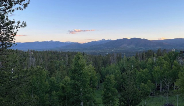 Big Mountain Home with Breathtaking views; sleeps 16