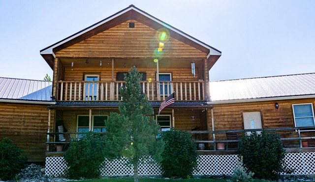 Blue Jay Inn Getaway with amazing views and wildlife