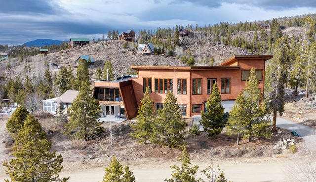 Book Winter Park Hideout - private HT, Mt views, 5 bedrooms