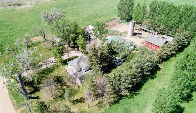 Boulder Farmhouse with New Decor and Lovely Setting