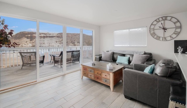 Breathtaking lakefront at Horsetooth Inlet Bay