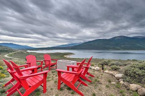 Breathtaking Views: Twin Lakes Retreat w/Deck