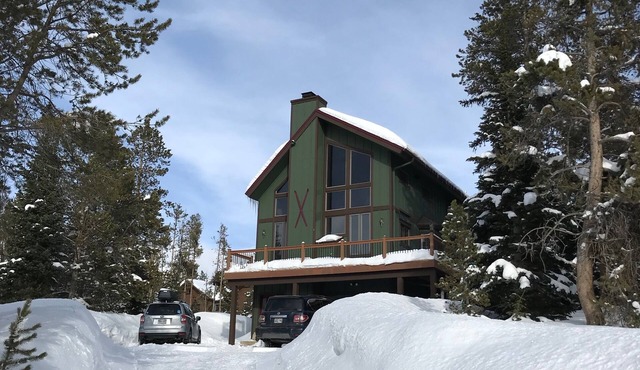 Breck House-incredible Views, Pet Friendly, Quiet Retreat, Private Hot Tub