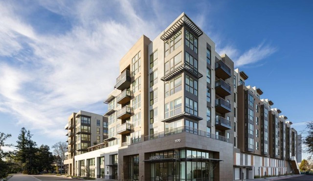 Bright Avelle 1BR Condo – Family Friendly w Hot Tub & Pool