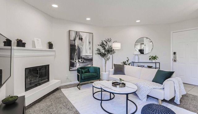 Bright DTC 2BR Condo with Pool & Fireplace
