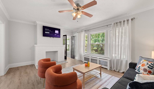 Bright & Peaceful | 2BDR w/Patio | CLE Clinic