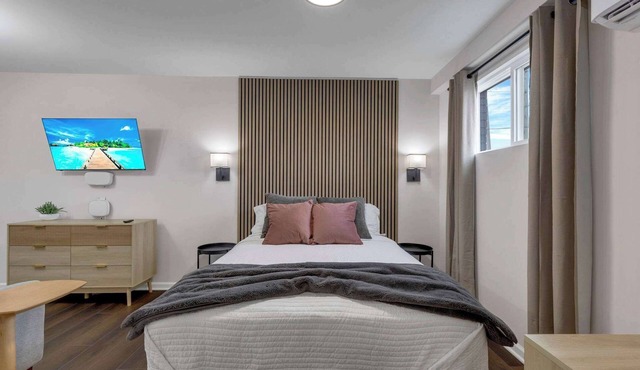 Bright Studio Walkable Olde Towne East Parking