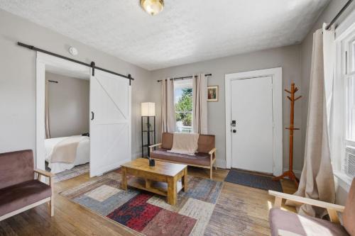 Bright Tremont 2BR - Near Downtown CLE & Clinic