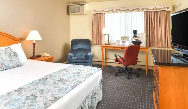 Bring the Whole Family! 4 Relaxing Units, FREE BFast, Visit Sunny Fields Park!