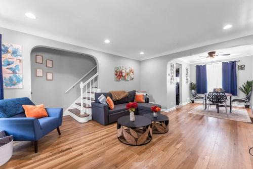 Brooklyn Townhome 9 Miles to Downtown
