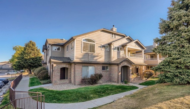 BWS201 - Spacious 2 bedroom in DTC!