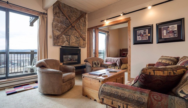 CA313 | Panoramic Views | Mountainside Location | Ski In/Out | Winter Shuttle