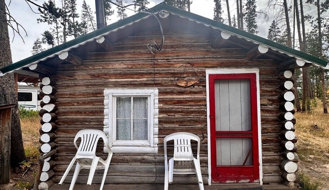 Cabin #3 Cozy one room cabin in charming Gould, perfect for a getaway.