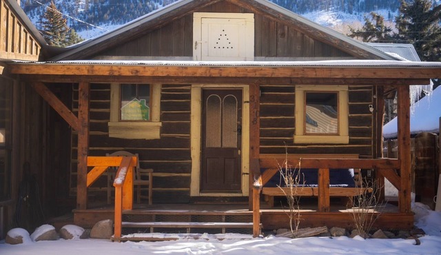 Cabin Charm Meets Modern Mountain Life