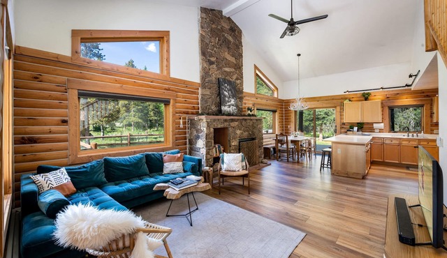 Cabin On The Blue Home: On River, Hot Tub, Views