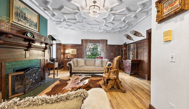 Cap Hill 2BR Character, Privacy & Garage Parking