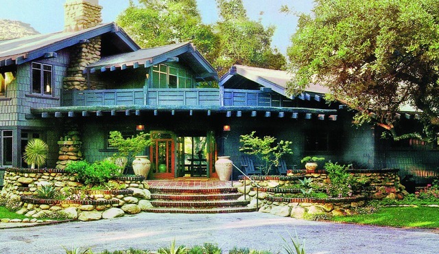 Casa Barranca Estate; Hiking trail, Pool, Jaccuzzi, Yoga studio, Sauna, Fitness.
