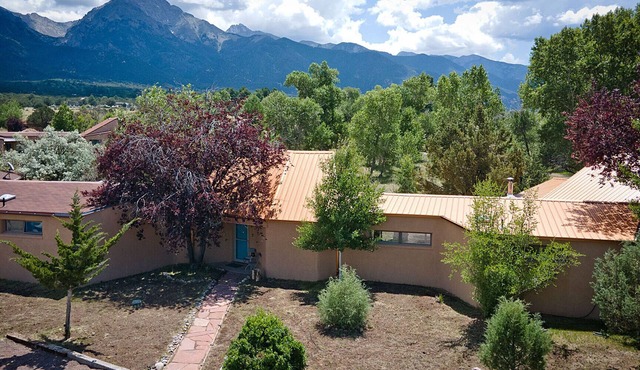 Casa Cumbres: Creek, Hiking Trails & Pet Friendly