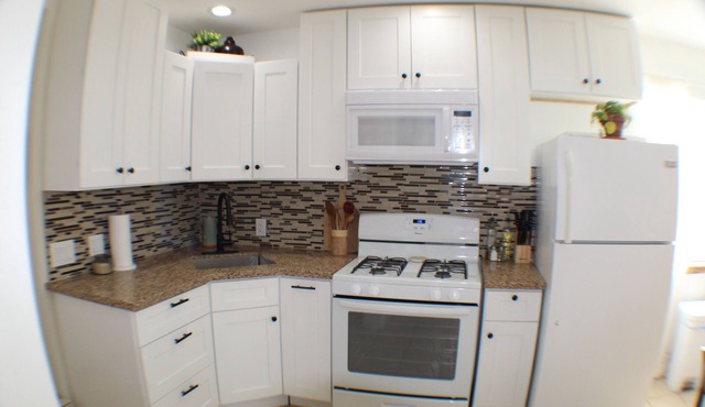Casa de Los Abuelos, 2 bd guest house, Whittier