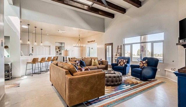 Casa Ponderosa - Big Views, Hot Tub & Pet Friendly