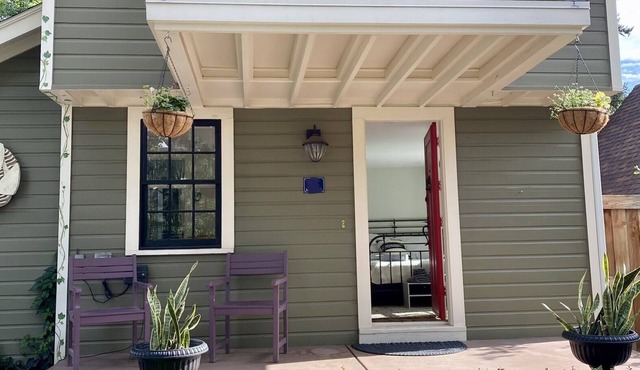 Casa Verde, 1bed & 1bath, with private entrance and hot tub