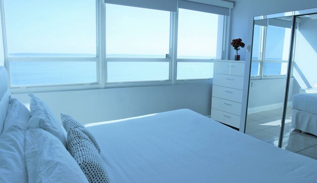 Castle 1131 Oceanfront condo with ocean view beach, pool, bar, tennis, gym, free parking and gym!