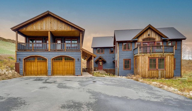 'CB Trailhouse' - Walk to Meridian Lake!