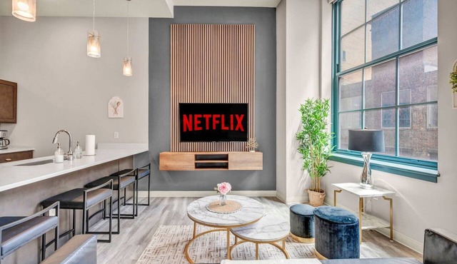 Central Flat w/Pool & Sauna Gym Heart of DT