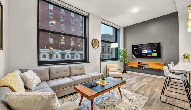 Central Flat w/Pool & Sauna Gym Heart of DT