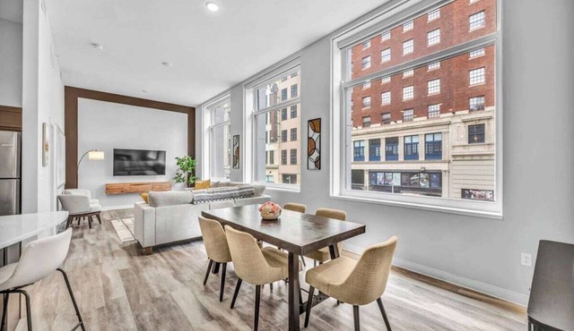 Central Flat with Pool, Sauna, Rooftop Deck, Gym