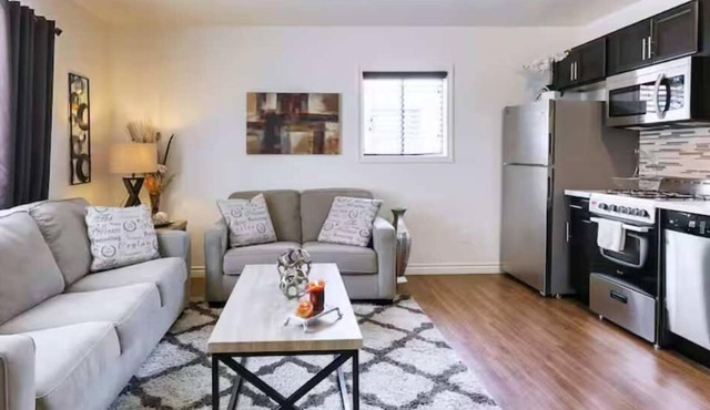 Central location One Bedroom Apartment parking