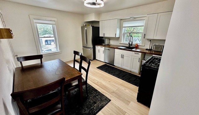Charming 1-bedroom apartment with AC, WiFi in welcoming Youngstown.