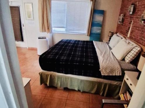 Charming 1BR Hollywood Studio with Garden and BBQ