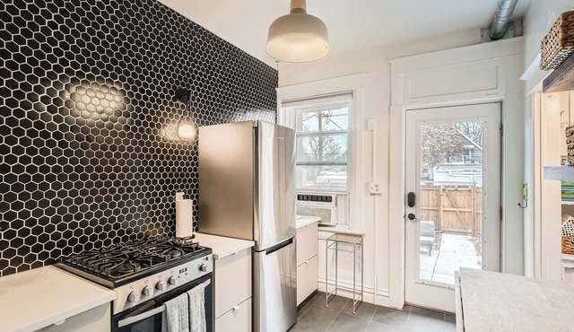 Charming 2-bedroom house with AC and Yard in fabulous Denver