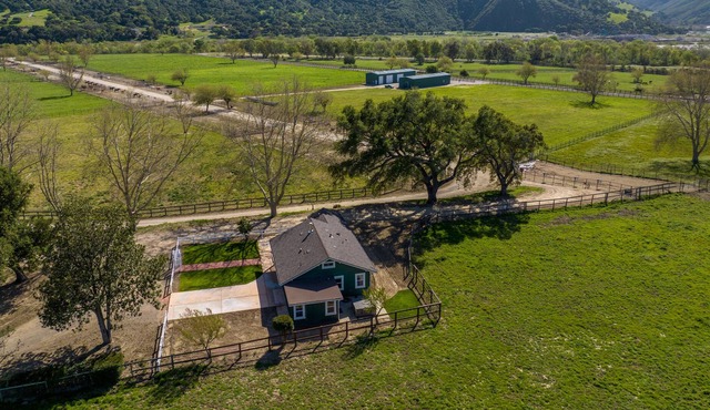 Charming 2bd 2br Cottage w/ Jacuzzi on Horse Ranch