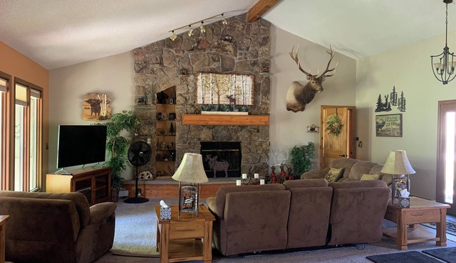 Charming 3-bedroom house in Estes Park-close to Downtown and RMNP #3288