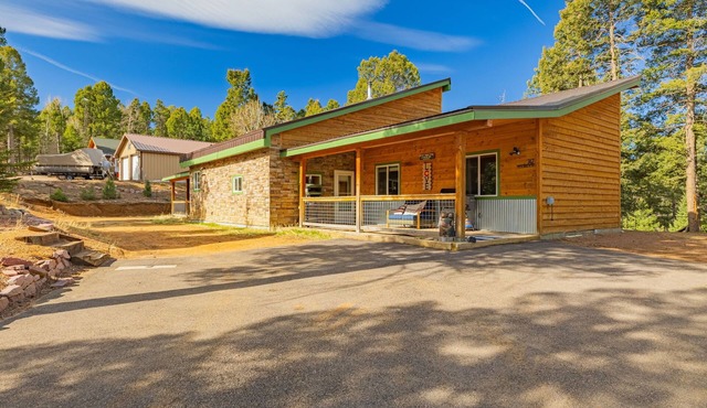 Charming 3 bedroom house with a Kids Bunk House In the Mountains in Florissant