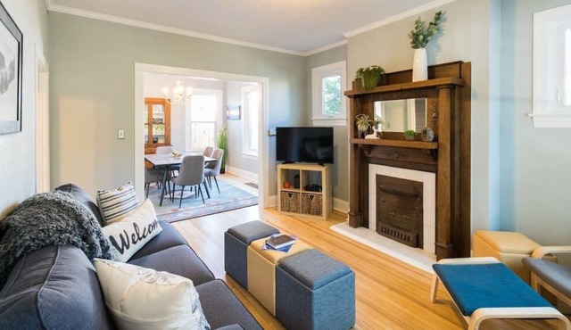 Charming Home W/ Patio Steps From Trendy Broadway