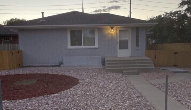 Cheerful updated 3bed room house
