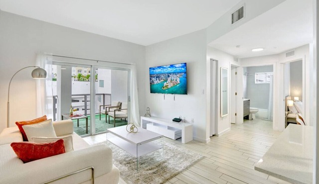 Chic 2BR Edgewater Condo w/Views + Balcony