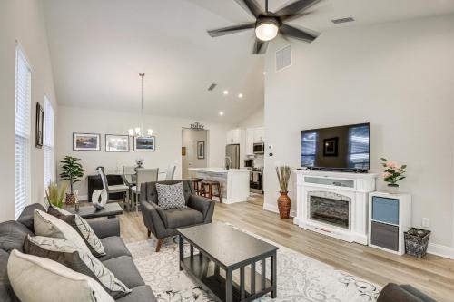 Chic St Augustine Home, 7 Mi to Beach! in St. Augustine