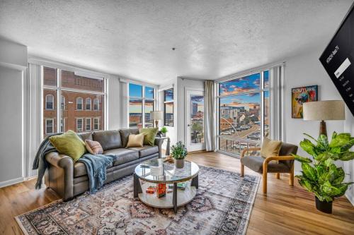 City View Modern Balcony Parking Gym 512