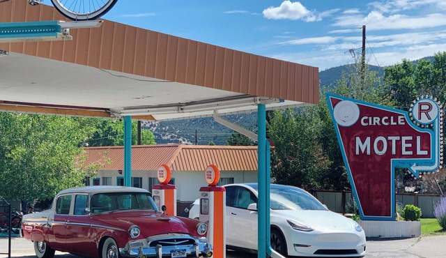 Clean, Central, Retro Inspired Salida Motel 8