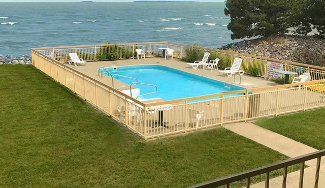 Clinton Inn & Suites