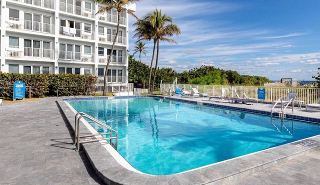 Coastal Florida Stay Near Ocean & Dining with Spacious 1BR Comfort