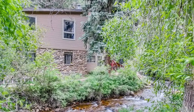 Cobblestone: Relax and Play Creekside Studio Condo